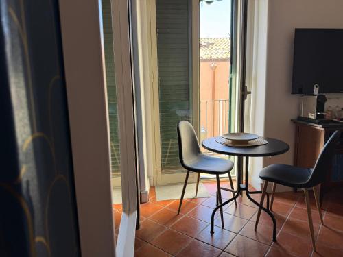 Μια τηλεόραση ή/και κέντρο ψυχαγωγίας στο SWiM Apartment Fronte Mare