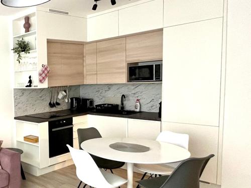 Kuchyň nebo kuchyňský kout v ubytování Millennium Apartman Tatabánya