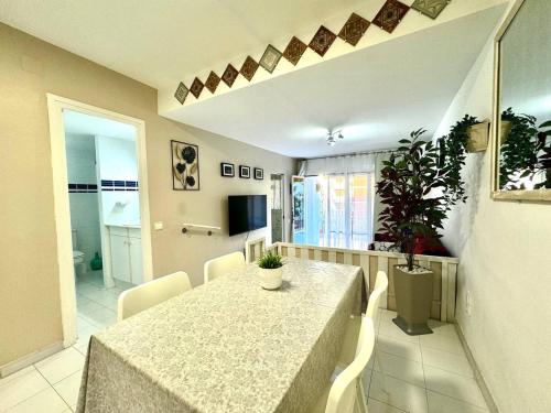 Apartsalou Blau Mari