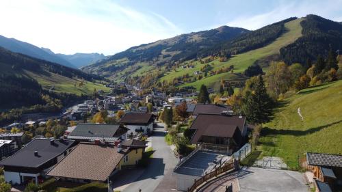 Foto dalla galleria di Jugendgästehaus Hinterronach a Saalbach Hinterglemm