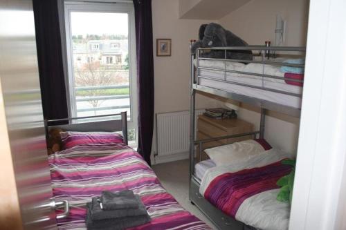 Postel nebo postele na pokoji v ubytování The Quayside Apartment