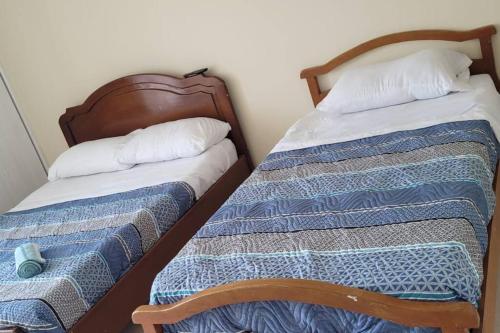 two beds sitting next to each other in a room at Apto vista al mar en playa Rodadero in Santa Marta
