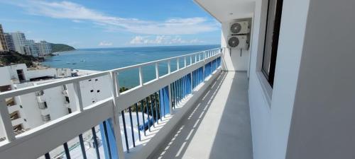 a balcony with a view of the ocean at Apto vista al mar en playa Rodadero in Santa Marta
