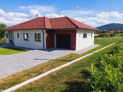 a small white house with a red roof at Kosmaj IKIGAI in Nemenikuće