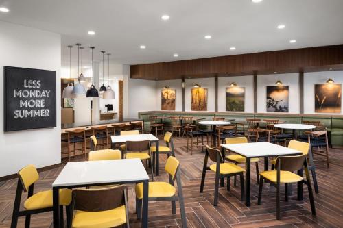 a dining room with tables and chairs in a restaurant at Fairfield by Marriott Inn & Suites Waycross in Waycross