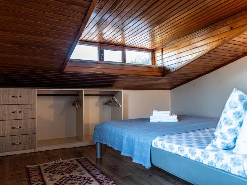 Ένα ή περισσότερα κρεβάτια σε δωμάτιο στο Almond Tatil Evi