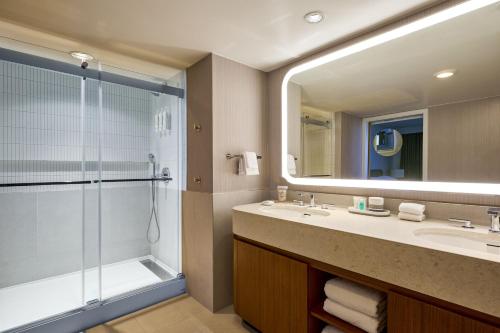 Ванная комната в Marriott Long Beach Downtown