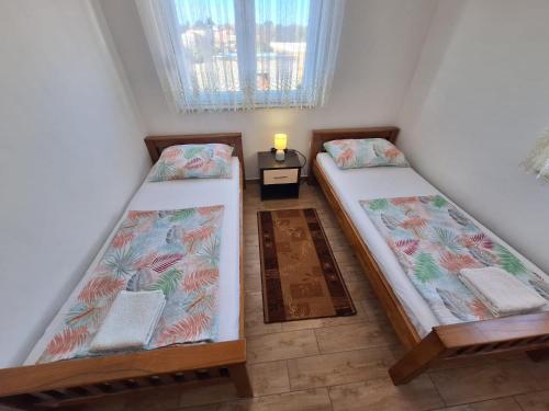 Apartments with parking space Seline, Paklenica - 23552
