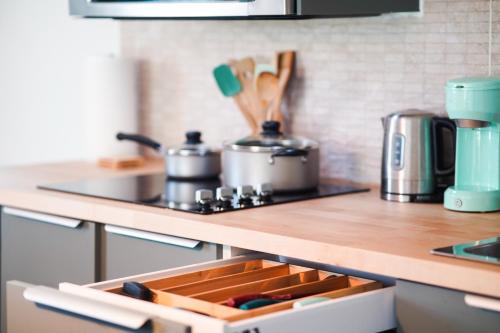 New Nordic Touch Loft, Central Locationにあるキッチンまたは簡易キッチン