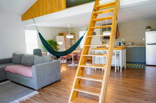 New Nordic Touch Loft, Central Locationにあるキッチンまたは簡易キッチン