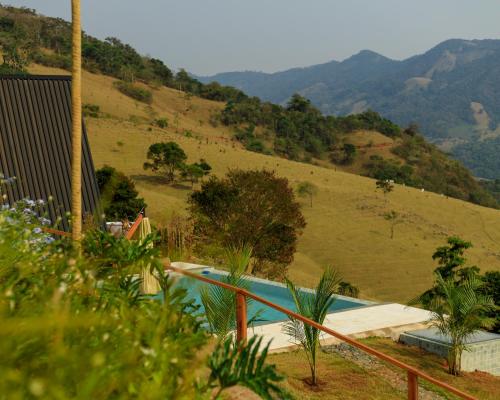 Pemandangan gunung umum atau pemandangan gunung yang diambil dari chalet