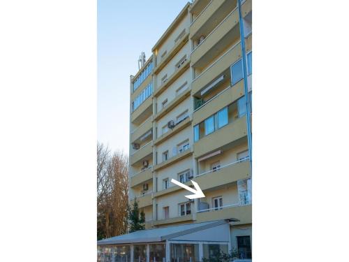 Apartment Point - Two Bedroom Apartment with Balcony