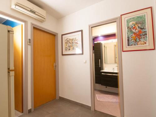 Apartment Point - Two Bedroom Apartment with Balcony