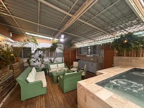 a large patio with a jacuzzi tub in a room at CENTRICO 2Hab con Terraza y Picuzzi totalmente Privados in Santo Domingo