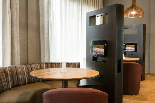Zona de estar de Courtyard by Marriott Omaha Bellevue at Beardmore Event Center