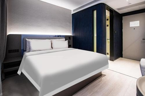 Un ou plusieurs lits dans un hébergement de l'établissement Atour Light Hotel Hangzhou West Lake Lakeside Qinghefang