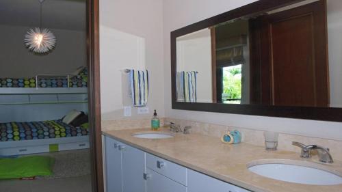 a bathroom with two sinks and a large mirror at Villa in Red in Rio Grande