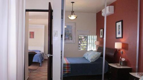 เตียงในห้องที่ Serena Alta