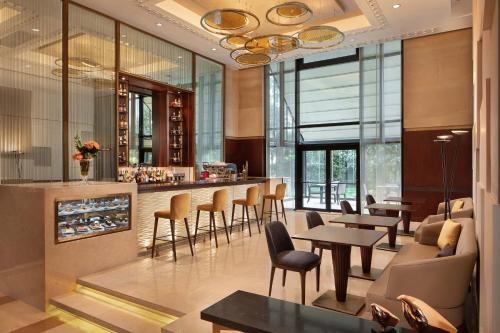 a restaurant with a bar and tables and chairs at Sheraton Istanbul Levent in Istanbul