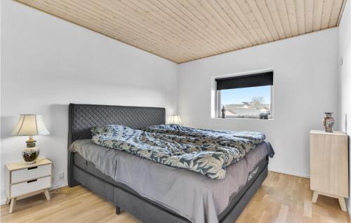 a bedroom with a bed and a window at Awesome Home In Skårup Fyn With 4 Bedrooms in Oure