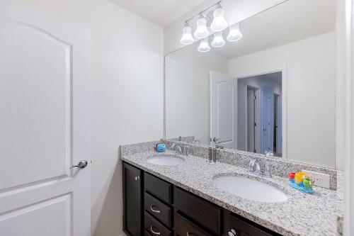 Cozy 5 Bed, wonderful clubhouse, Close to Disney photo 25