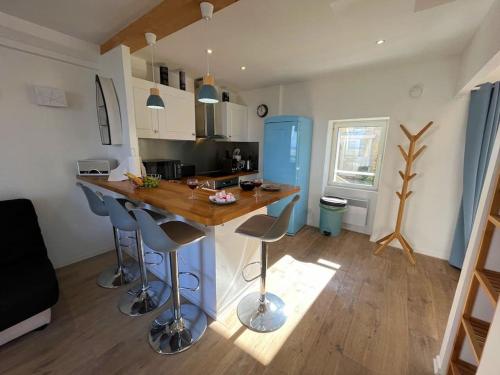 Kuchyň nebo kuchyňský kout v ubytování Le Maxaudant Duplex avec Balcon et Vue sur Mer
