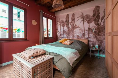 a bedroom with a bed in a red room at Route des vins - 4 pers - pied des Vosges in Barr