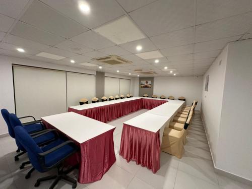 Der Geschäftsbereich oder Konferenzraum in der Unterkunft Muscat Hills Hotel