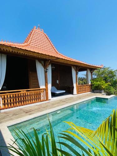a villa with a swimming pool and a house at Villa Palma Pinda Saba in Saba