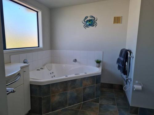 Et badeværelse på Beachfront on Wanaka Terrace