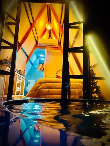 Πισίνα στο ή κοντά στο The WE2 - Tiny Home with Romantic Pool in Bentota