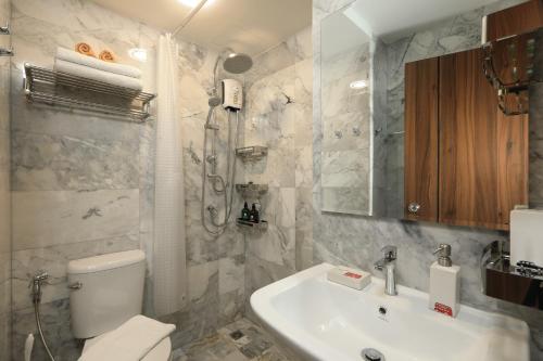 a bathroom with a toilet and a sink at Studio 777 Condo MaiKhao in Ban Mai Salae