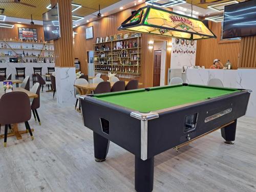 Biliár nebo kulečník v ubytování Cave Beach Resort Boutique Luxury Accomodation