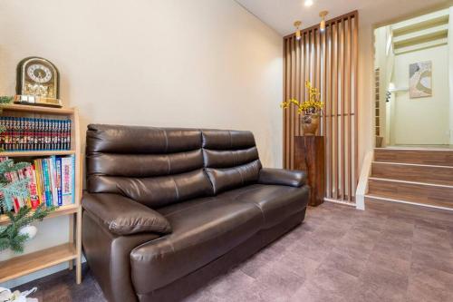 6 minutes to Namba facility on the 2nd floor