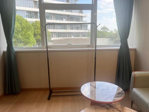 Balkón nebo terasa v ubytování Zizaiju Serviced Apartment