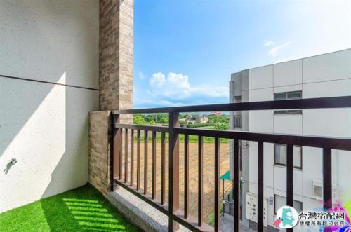 a balcony with a view of a building at 宜蘭包棟民宿 蘭田會館 電動麻將 KTV Switch 德州撲克 燒烤 廚房 充電樁 寵物友善 in Yuanshan