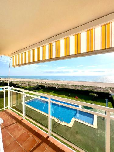 Πισίνα στο ή κοντά στο PRIMERA LINEA DE PLAYA AP12 apartamento