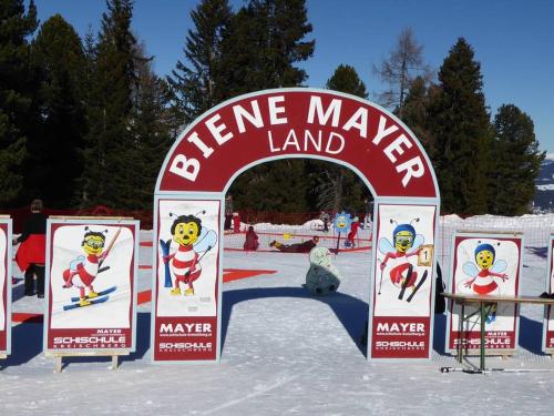 a sign for a genemitemitemite island in the snow at Haus Peter in Murau