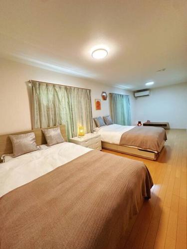 New Private Villa in Central Osaka with Free Parking, Over 100 Square Meters, Spacious Living Room, 35 Square Meter Master Bedroom, 18 Minute Walk to Namba