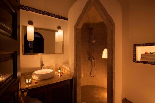Un baño de Riad Dar Alfarah