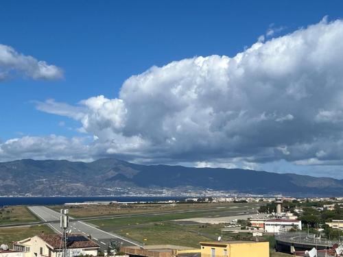 a view of a city with mountains and a road at Incanto B&B in Reggio Calabria