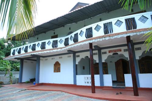 Bangunan di mana terletaknya vila ini