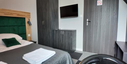Ένα ή περισσότερα κρεβάτια σε δωμάτιο στο Apartamenty Marciniak