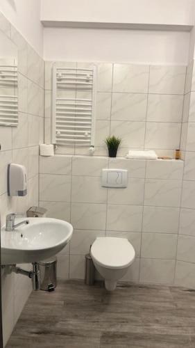 Ένα μπάνιο στο Apartamenty Marciniak
