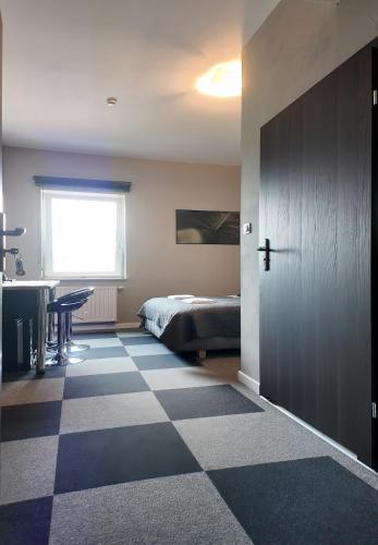 Ένα ή περισσότερα κρεβάτια σε δωμάτιο στο Apartamenty Marciniak
