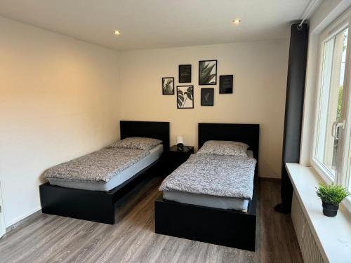 Voodi või voodid majutusasutuse Ferienwohnung am See Dillich - Hunde willkommen - Eigener eingezäunter Garten - Ruhige Lage toas