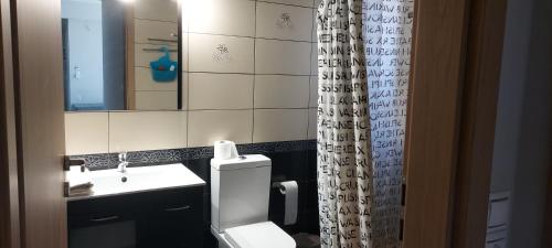 Gianni & Sophia airport house