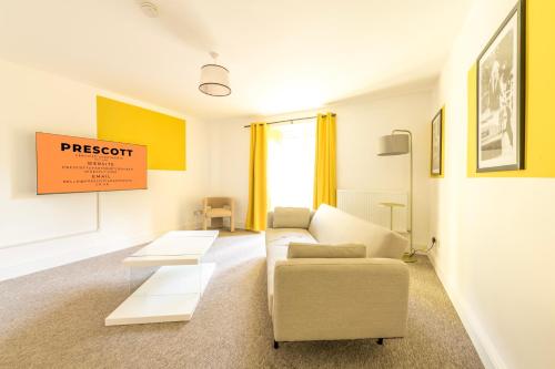Foto Modern Breakfast at Tiffany's with FREE PARKING by Prescott Apartments 1