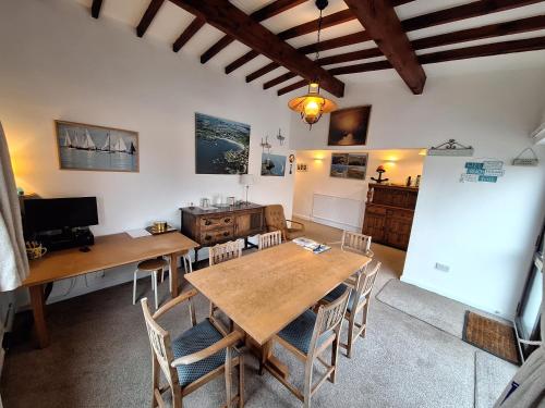 Kuchyň nebo kuchyňský kout v ubytování Tyr-yr-craig Cottage to rent