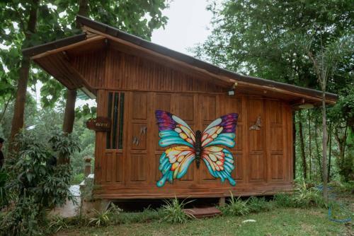 Taman di luar ม่อนธารา รีสอร์ท